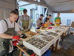 Restorāns «Buržujs»: Rīgas Berga bazārā pulcējas liels skaits gardēžu uz  13.Austeru festivālu 19