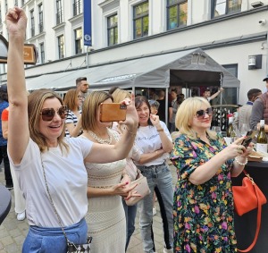 Restorāns «Buržujs»: Rīgas Berga bazārā pulcējas liels skaits gardēžu uz  13.Austeru festivālu 29