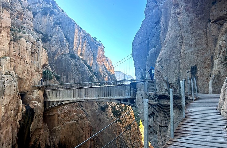 Travelnews.lv iziet slavenu Karaļa taku El Caminito del Rey gar kanjona malu Spānijas dienvidos 354988