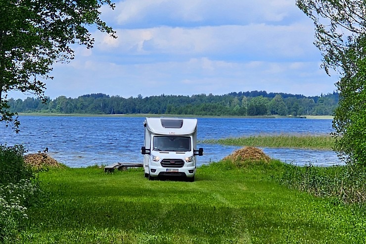 Auto noma «AVIS Latvia» šogad piedāvā kemperu nomu un Travelnews.lv to izmanto ceļojumā uz Latgali 355423