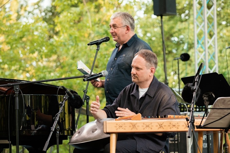 Daži fotomirkļi no Raimonda Tigula tradicionālā brīvdabas koncerta «Tiguļkalns» Talsos. Foto: Bruno Kabucis Daži fotomirkļi no Raimonda Tigula tradicionālā brīvdabas koncerta «Tiguļkalns» Talsos. Foto: Bruno Kabucis 355491