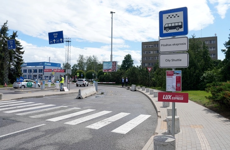 «Lux Express» sāk pasažieru pārvadājumus maršrutā no Rīgas centra uz RIX lidostu. Foto: Edijs Pālens 355535