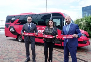 «Lux Express» sāk pasažieru pārvadājumus maršrutā no Rīgas centra uz RIX lidostu. Foto: Edijs Pālens 11