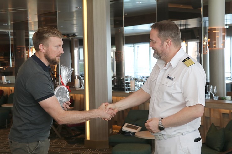 Rīgā ierodas milzīgs kruīza kuģis «Mein Schiff 1», kas pieder pasaules lielākajai tūrisma firmai «TUI» 355666