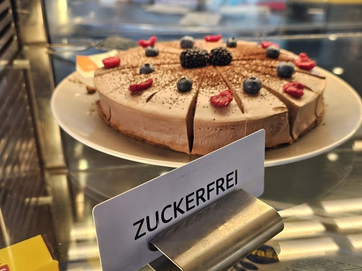 Rīgā ierodas milzīgs kruīza kuģis «Mein Schiff 1», kas pieder pasaules lielākajai tūrisma firmai «TUI» 355716