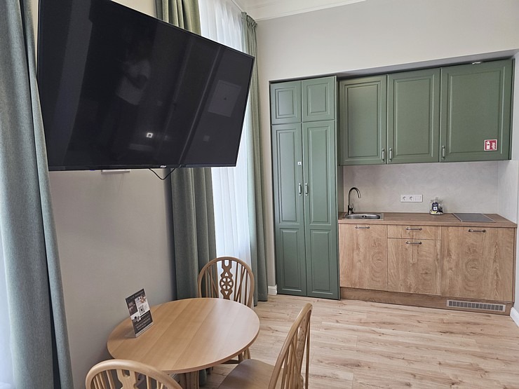 Travelnews.lv Rīgā iepazīst jaunu 4 zvaigžņu apartamentu viesnīcu «Aparthotel Amella» 355792