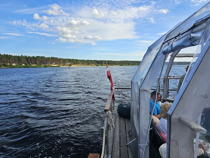 Latvijas tūrisma firma «Nikos Travel» uz peldošas terases Lielupē atzīmē 17 gadu jubileju 356306