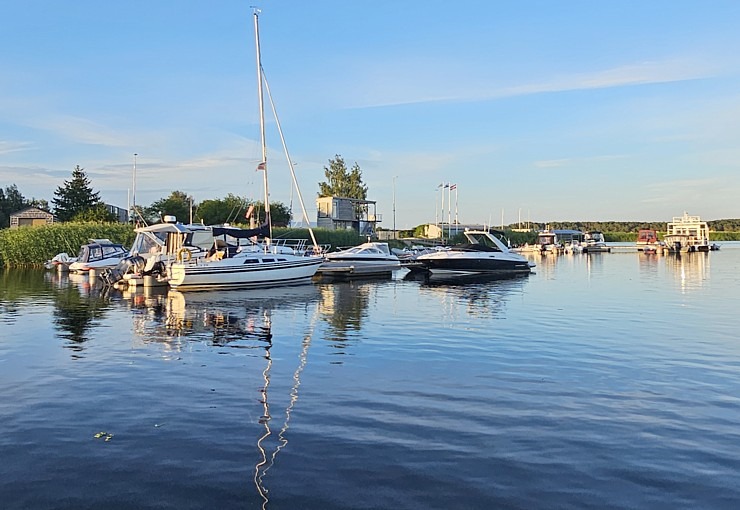 Latvijas tūrisma firma «Nikos Travel» uz peldošas terases Lielupē atzīmē 17 gadu jubileju 356329