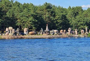 Latvijas tūrisma firma «Nikos Travel» uz peldošas terases Lielupē atzīmē 17 gadu jubileju 11