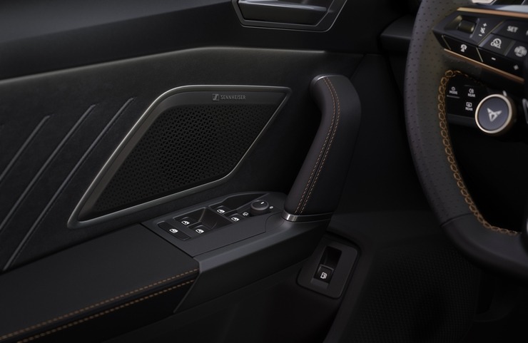 Jaunais «Cupra Formentor» piesaka avangarda dizainu ar modernām tehnoloģijām. Foto: Autobrava.lv 356670