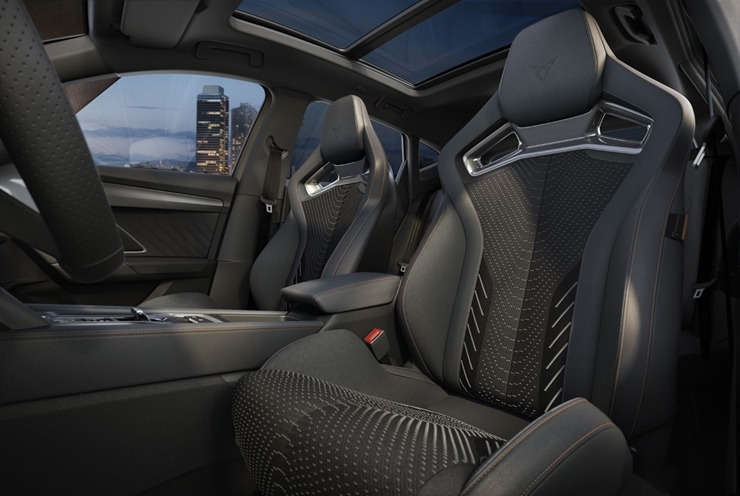 Jaunais «Cupra Formentor» piesaka avangarda dizainu ar modernām tehnoloģijām. Foto: Autobrava.lv 356672