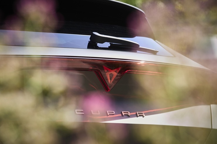 Jaunais «Cupra Formentor» piesaka avangarda dizainu ar modernām tehnoloģijām. Foto: Autobrava.lv 356674