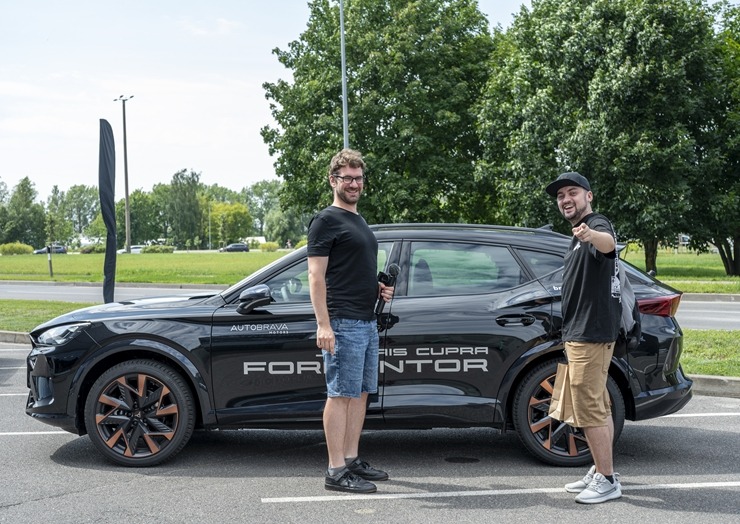Jaunais «Cupra Formentor» piesaka avangarda dizainu ar modernām tehnoloģijām. Foto: Autobrava.lv 356676