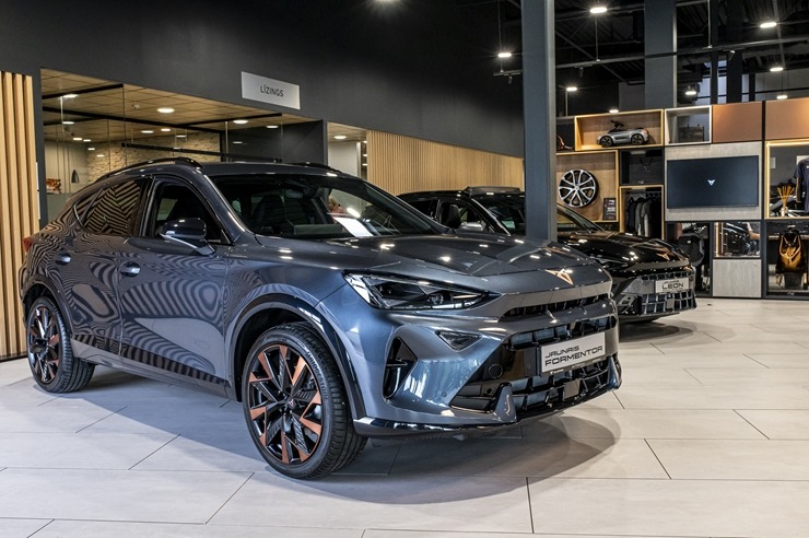 Jaunais «Cupra Formentor» piesaka avangarda dizainu ar modernām tehnoloģijām. Foto: Autobrava.lv 356677