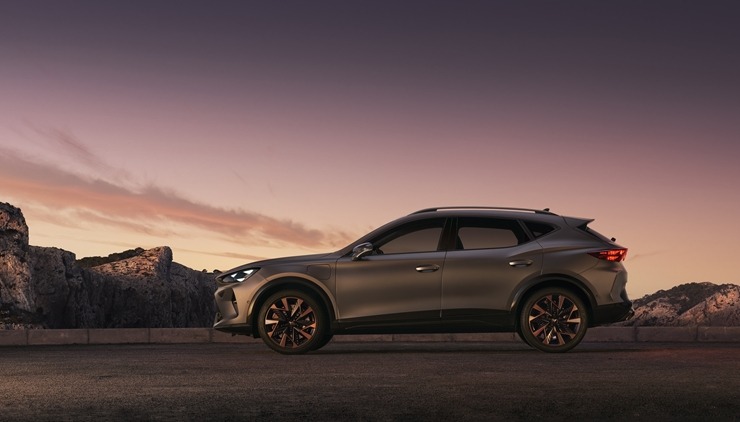 Jaunais «Cupra Formentor» piesaka avangarda dizainu ar modernām tehnoloģijām. Foto: Autobrava.lv 356663