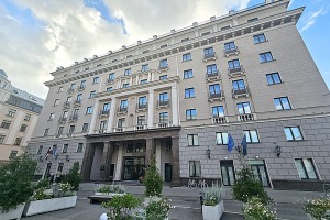 «Grand Hotel Kempinski Riga» atklāj mākslinieces Gundegas Dūdumas jauno izstādi «Uncovering Hidden Gems» 1