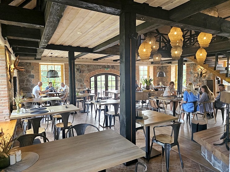 Travelnews.lv izbauda Limbažu novada restorāna «Pernigele» ēdienkarti Jelgavkrastos sadarbībā ar «Europcar Latvija» Travelnews.lv izbauda Limbažu novada restorāna «Pernigele» ēdienkarti Jelgavkrastos sadarbībā ar «Europcar Latvija» 356926