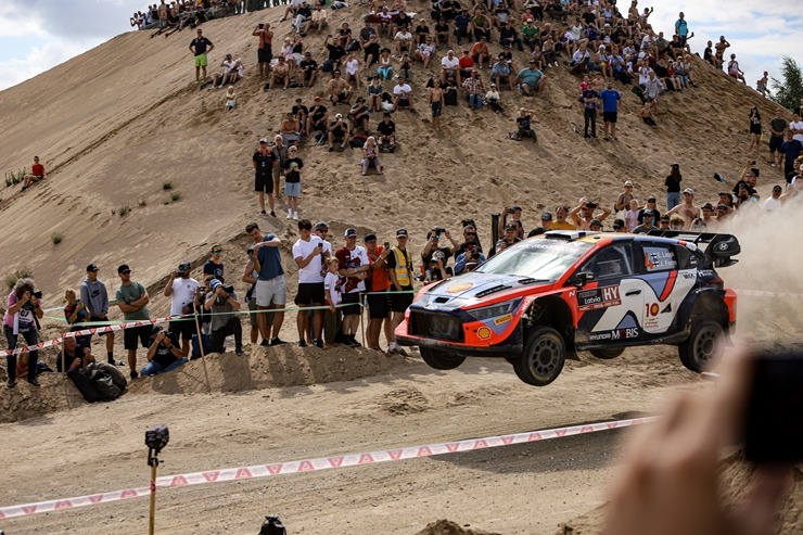 Piedāvājam spilgtākos foto mirkļus no FIA pasaules rallija čempionāta (WRC) debijas Latvijā. Foto: Gatis Smudzis 357030