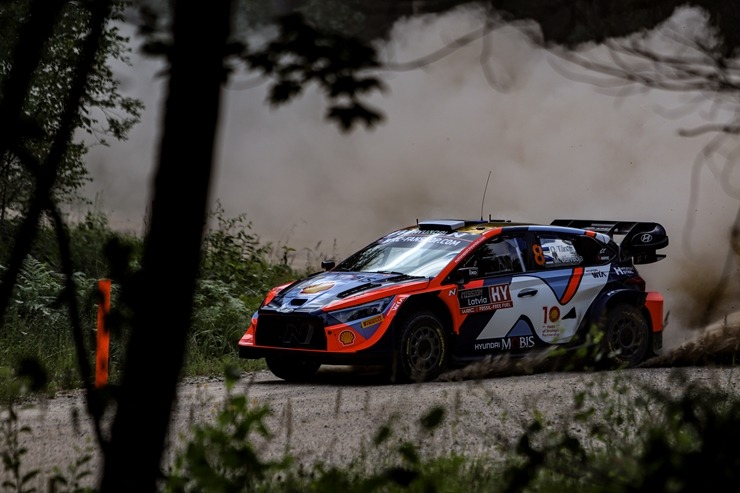 Piedāvājam spilgtākos foto mirkļus no FIA pasaules rallija čempionāta (WRC) debijas Latvijā. Foto: Gatis Smudzis 357093