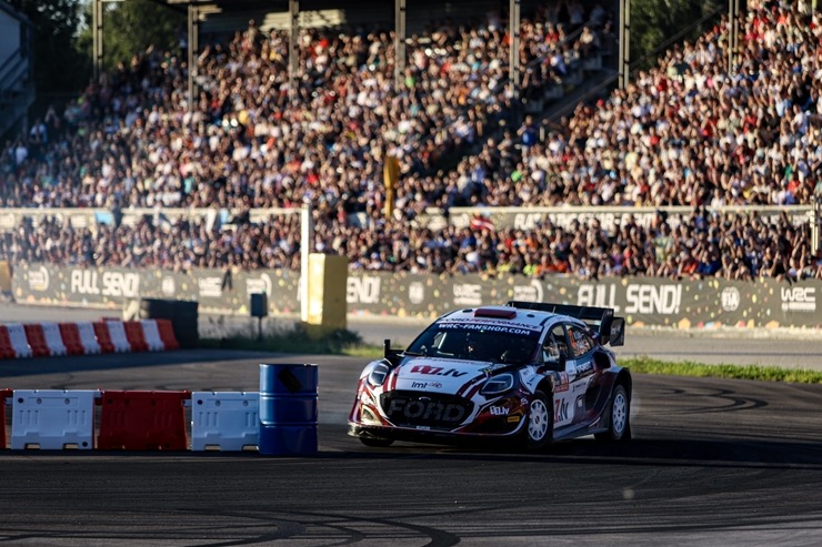 Piedāvājam spilgtākos foto mirkļus no FIA pasaules rallija čempionāta (WRC) debijas Latvijā. Foto: Gatis Smudzis 357098