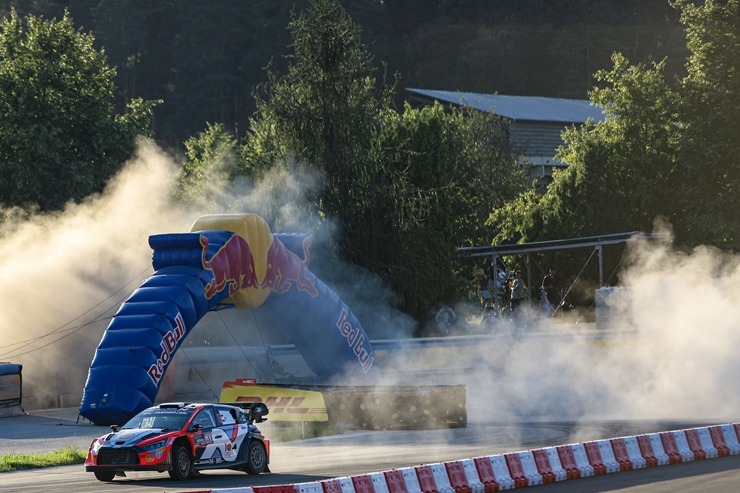 Piedāvājam spilgtākos foto mirkļus no FIA pasaules rallija čempionāta (WRC) debijas Latvijā. Foto: Gatis Smudzis 357101