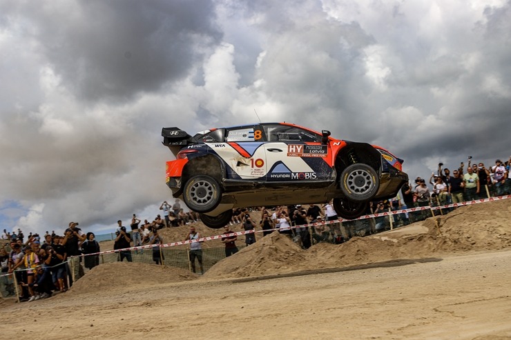 Piedāvājam spilgtākos foto mirkļus no FIA pasaules rallija čempionāta (WRC) debijas Latvijā. Foto: Gatis Smudzis 357027