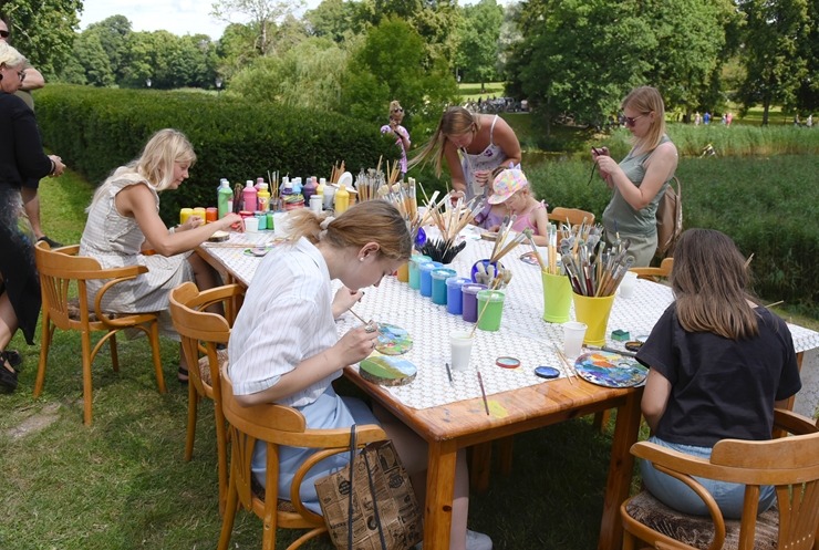 Sklandraušu festivāls Dundagā gaida visus Latvijas tradicionālā mantojuma cienītājus. Foto: Visvaldis Biezbārdis Sklandraušu festivāls Dundagā gaida visus Latvijas tradicionālā mantojuma cienītājus. Foto: Visvaldis Biezbārdis 357183