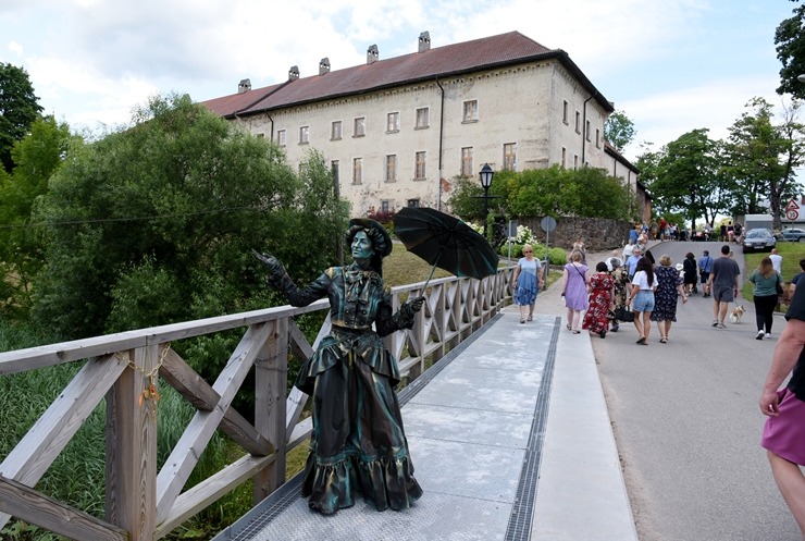 Sklandraušu festivāls Dundagā gaida visus Latvijas tradicionālā mantojuma cienītājus. Foto: Visvaldis Biezbārdis Sklandraušu festivāls Dundagā gaida visus Latvijas tradicionālā mantojuma cienītājus. Foto: Visvaldis Biezbārdis 357188