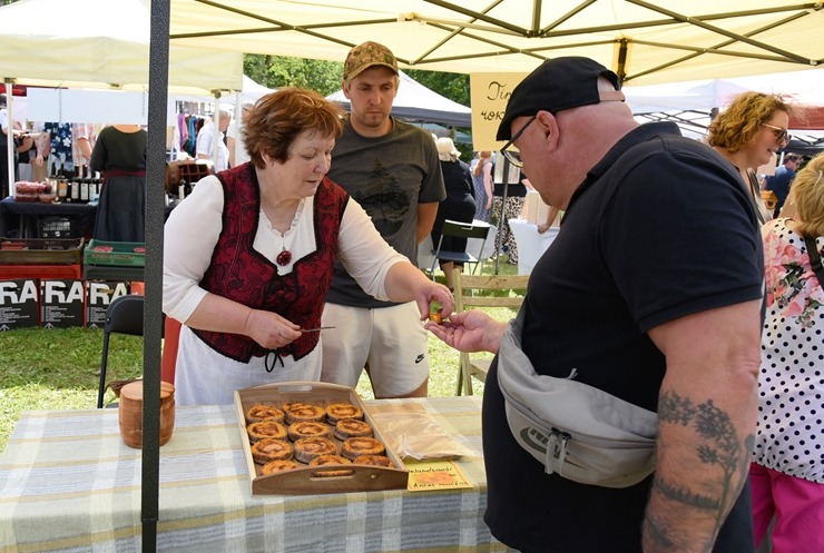 Sklandraušu festivāls Dundagā gaida visus Latvijas tradicionālā mantojuma cienītājus. Foto: Visvaldis Biezbārdis Sklandraušu festivāls Dundagā gaida visus Latvijas tradicionālā mantojuma cienītājus. Foto: Visvaldis Biezbārdis 357166