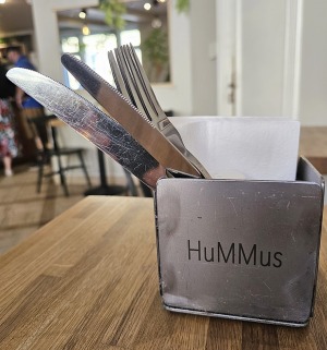 Apmeklējam un izbaudām Izraēlas virtuves restorānu «Hummus» Vecrīgā 19