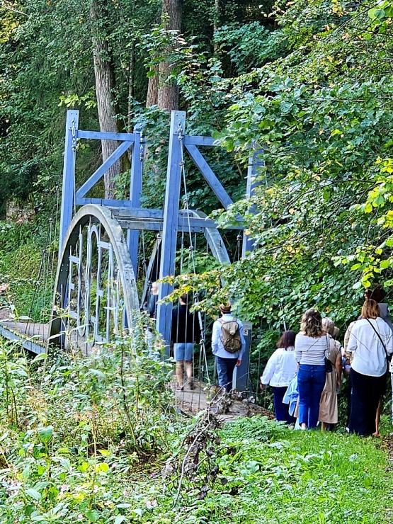 Dodamies pārgājienā pa Līgatnes dabas takām un lūkojam daudzās alas 358929