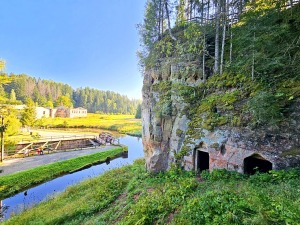 Dodamies pārgājienā pa Līgatnes dabas takām un lūkojam daudzās alas 28