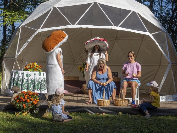 Zaubes savvaļas kulinārais festivāls pulcē dabas garšu un tautas pavārmākslas cienītājus. Foto: Andris Eglītis 359746