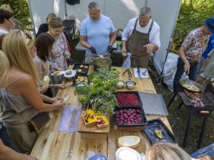 Zaubes savvaļas kulinārais festivāls pulcē dabas garšu un tautas pavārmākslas cienītājus. Foto: Andris Eglītis 22