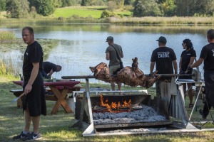 Zaubes savvaļas kulinārais festivāls pulcē dabas garšu un tautas pavārmākslas cienītājus. Foto: Andris Eglītis 27