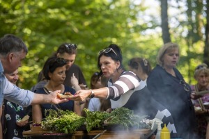 Zaubes savvaļas kulinārais festivāls pulcē dabas garšu un tautas pavārmākslas cienītājus. Foto: Andris Eglītis 40