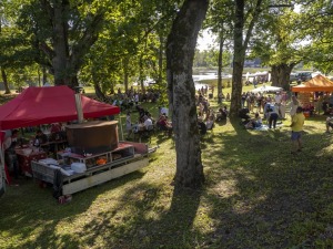 Zaubes savvaļas kulinārais festivāls pulcē dabas garšu un tautas pavārmākslas cienītājus. Foto: Andris Eglītis 48