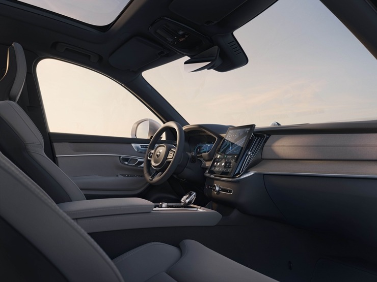 Jaunais premium klases septiņvietīgs automobilis «Volvo XC90» cer uz auto ceļotāju atzinību. Foto: Volvo.com Jaunais premium klases septiņvietīgs automobilis «Volvo XC90» cer uz auto ceļotāju atzinību. Foto: Volvo.com 360568