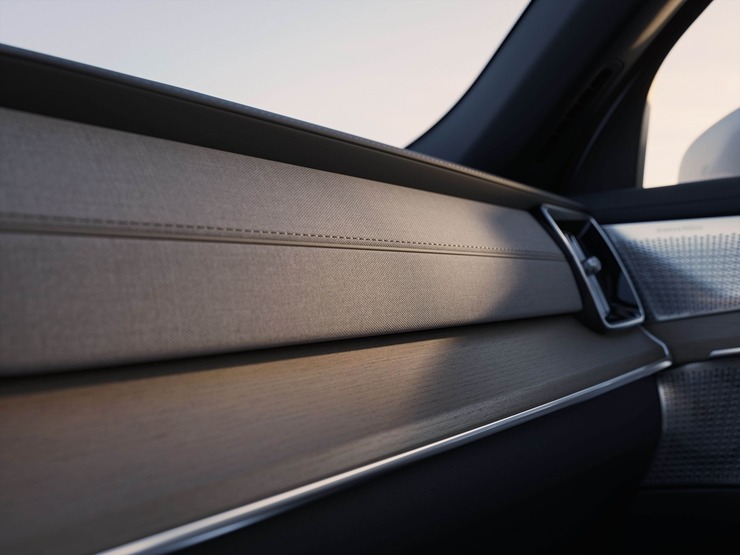 Jaunais premium klases septiņvietīgs automobilis «Volvo XC90» cer uz auto ceļotāju atzinību. Foto: Volvo.com Jaunais premium klases septiņvietīgs automobilis «Volvo XC90» cer uz auto ceļotāju atzinību. Foto: Volvo.com 360569