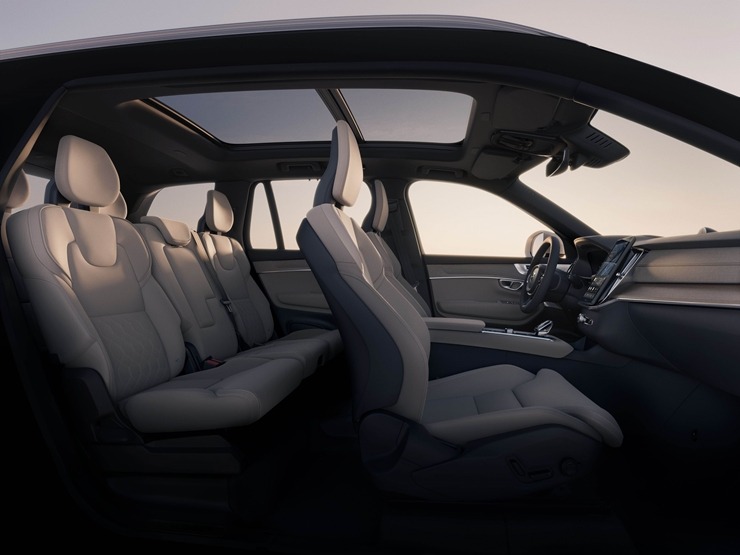 Jaunais premium klases septiņvietīgs automobilis «Volvo XC90» cer uz auto ceļotāju atzinību. Foto: Volvo.com Jaunais premium klases septiņvietīgs automobilis «Volvo XC90» cer uz auto ceļotāju atzinību. Foto: Volvo.com 360572