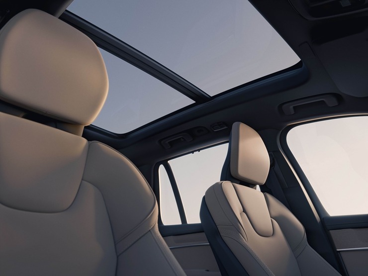 Jaunais premium klases septiņvietīgs automobilis «Volvo XC90» cer uz auto ceļotāju atzinību. Foto: Volvo.com Jaunais premium klases septiņvietīgs automobilis «Volvo XC90» cer uz auto ceļotāju atzinību. Foto: Volvo.com 360574