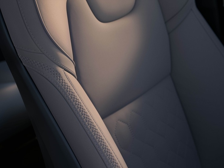 Jaunais premium klases septiņvietīgs automobilis «Volvo XC90» cer uz auto ceļotāju atzinību. Foto: Volvo.com Jaunais premium klases septiņvietīgs automobilis «Volvo XC90» cer uz auto ceļotāju atzinību. Foto: Volvo.com 360575
