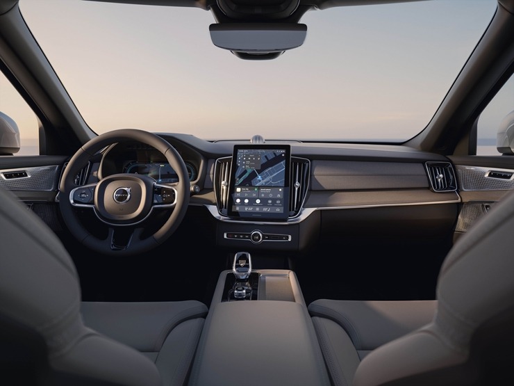 Jaunais premium klases septiņvietīgs automobilis «Volvo XC90» cer uz auto ceļotāju atzinību. Foto: Volvo.com Jaunais premium klases septiņvietīgs automobilis «Volvo XC90» cer uz auto ceļotāju atzinību. Foto: Volvo.com 360563
