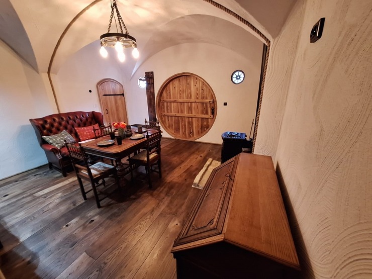 Visiem par brīnumu jauna naktsmītne «Hobbit house» ir atvērta Ogres novadā. Foto: Hobbit house 360642