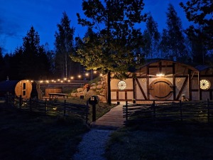 Visiem par brīnumu jauna naktsmītne «Hobbit house» ir atvērta Ogres novadā. Foto: Hobbit house 20