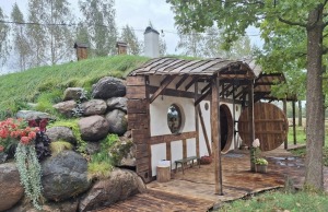 Visiem par brīnumu jauna naktsmītne «Hobbit house» ir atvērta Ogres novadā. Foto: Hobbit house 4