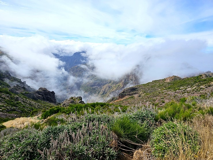 Apmeklējam Madeiras trešo augstāko virsotni Pico do Arieiro (1818) ar panorāmas laukumu. Sadarbībā ar «airBaltic» Apmeklējam Madeiras trešo augstāko virsotni Pico do Arieiro (1818) ar panorāmas laukumu. Sadarbībā ar «airBaltic» 361246