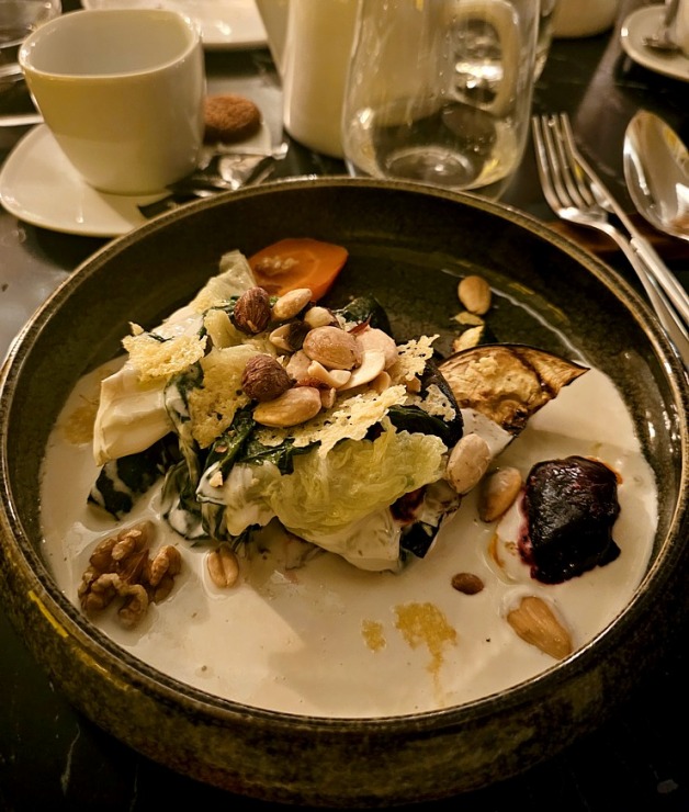 Lai iepazītu Madeiras tradicionālās garšas mūsdienu versijā, tad jāapmeklē Funšalas restorānu «Kampo». Sadarbībā ar «airBaltic» Lai iepazītu Madeiras tradicionālās garšas mūsdienu versijā, tad jāapmeklē Funšalas restorānu «Kampo». Sadarbībā ar «airBaltic» 361686
