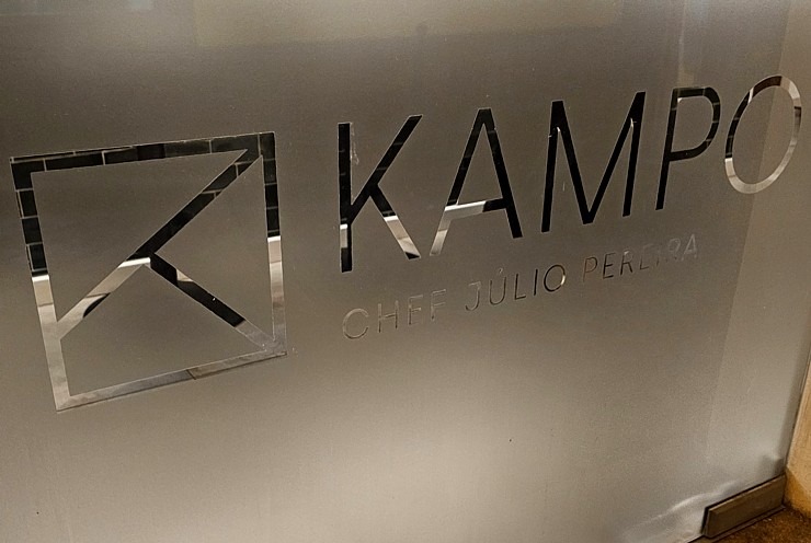 Lai iepazītu Madeiras tradicionālās garšas mūsdienu versijā, tad jāapmeklē Funšalas restorānu «Kampo». Sadarbībā ar «airBaltic» Lai iepazītu Madeiras tradicionālās garšas mūsdienu versijā, tad jāapmeklē Funšalas restorānu «Kampo». Sadarbībā ar «airBaltic» 361693