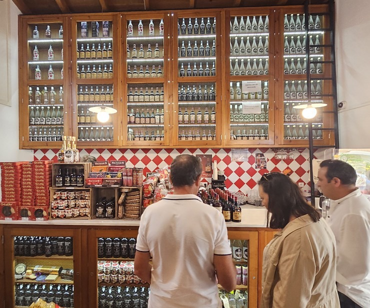 Iepazīstam Madeiras cukura ražotni «Engenhos do Norte» un degustējam «Casa do Rum» vietējo rumu. Sadarbībā ar «airBaltic» Iepazīstam Madeiras cukura ražotni «Engenhos do Norte» un degustējam «Casa do Rum» vietējo rumu. Sadarbībā ar «airBaltic» 361702
